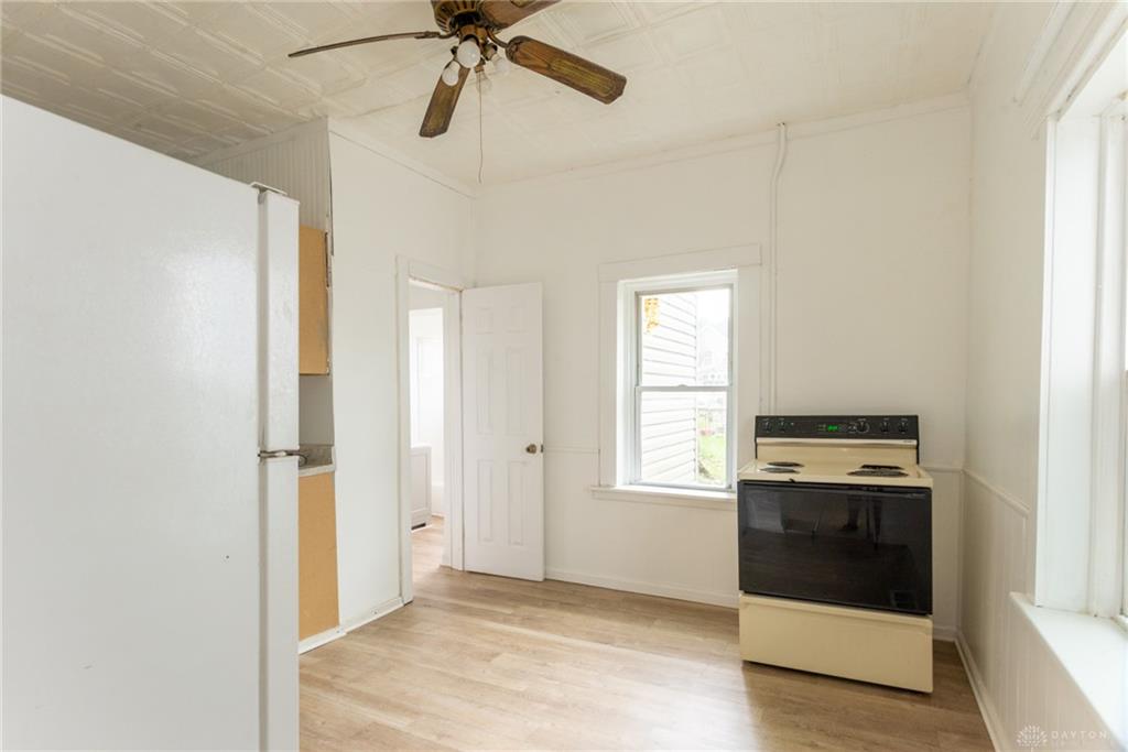 2039 Howard Property Photo 8