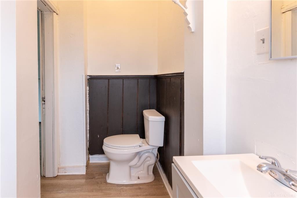 2039 Howard Property Photo 10