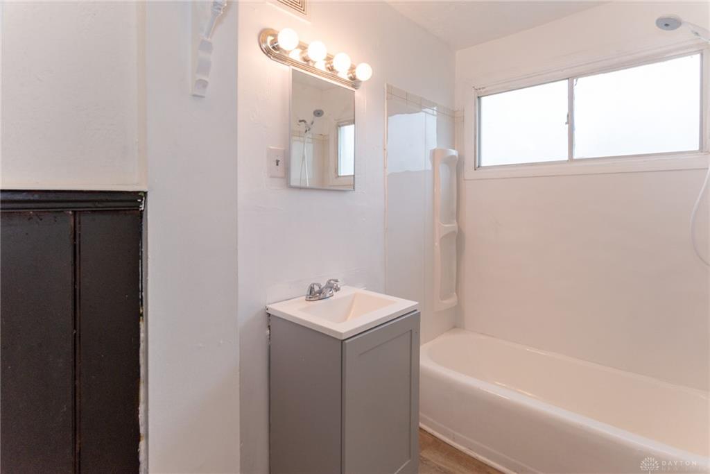 2039 Howard Property Photo 11