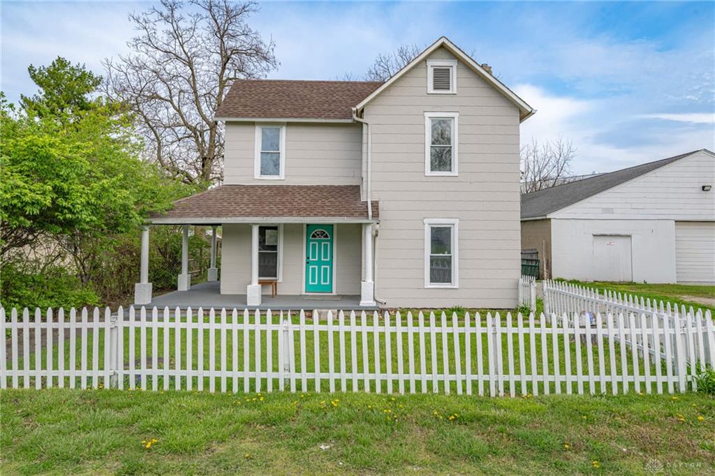 2210 Larch Property Photo 1