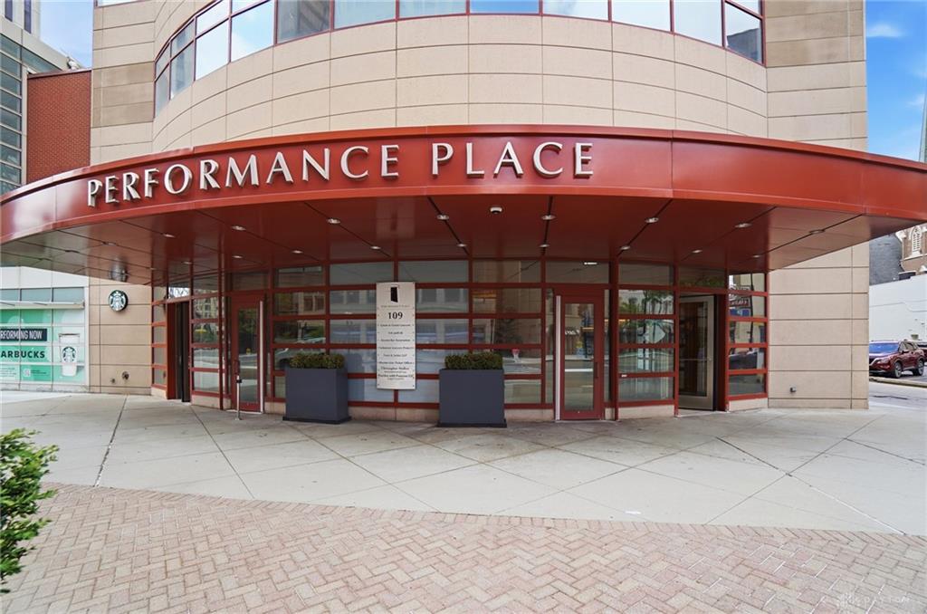 109 N Main 1102