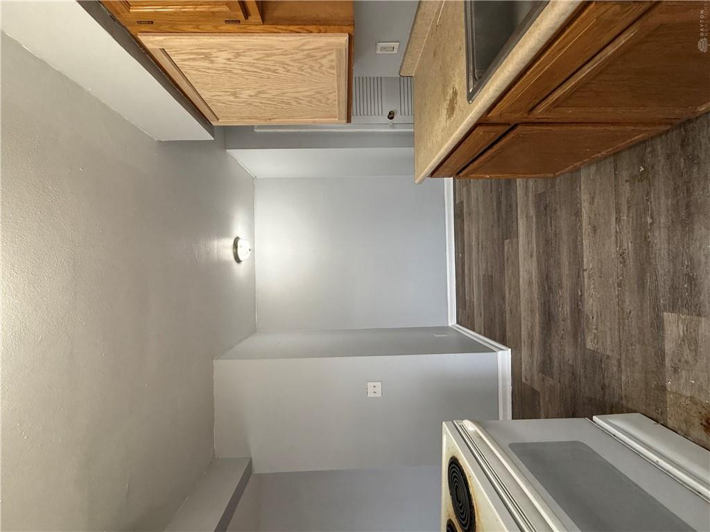 708 Oxford Property Photo 14