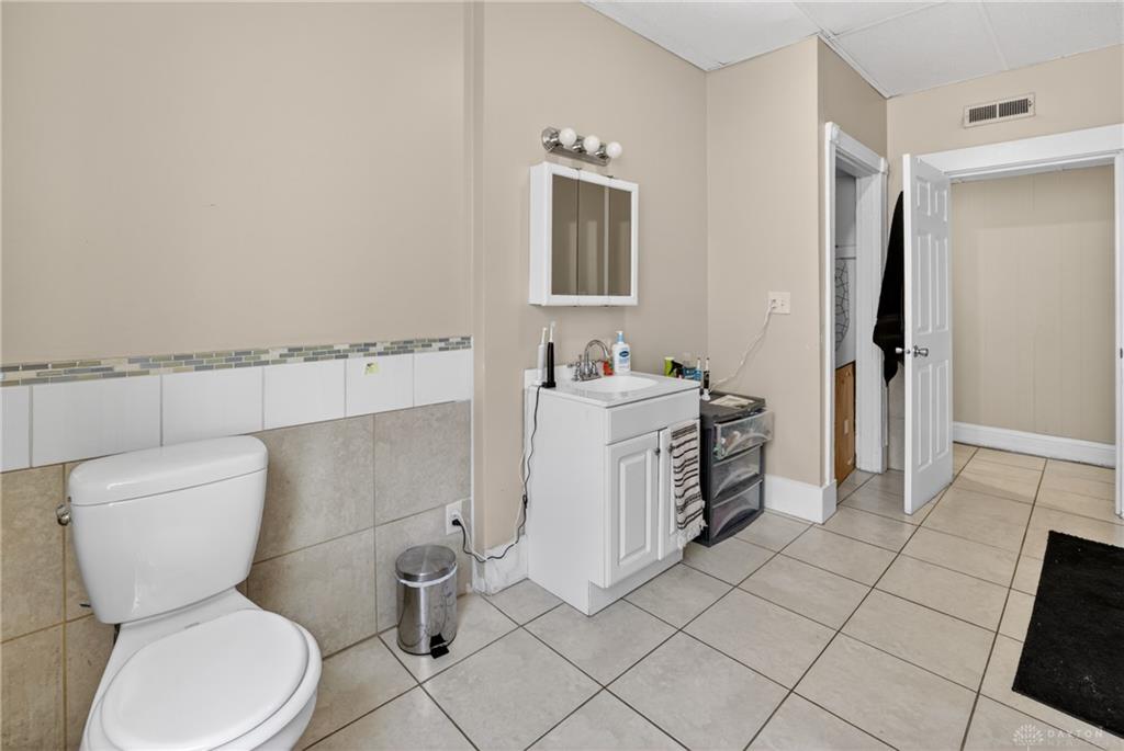 7045-7049 Montgomery Property Photo 35