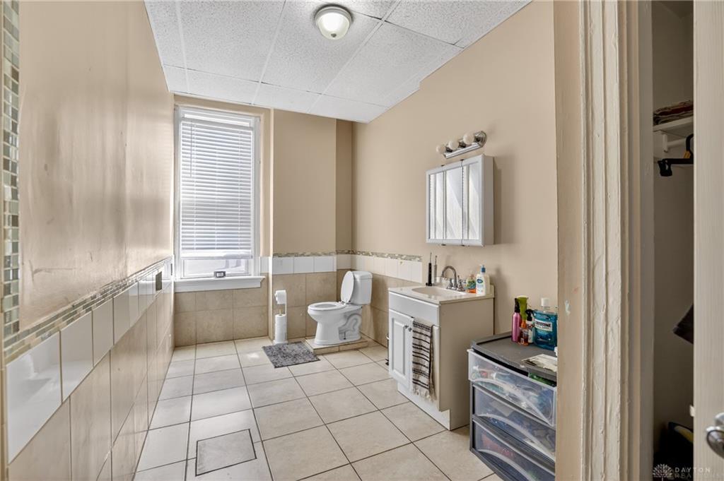 7045-7049 Montgomery Property Photo 47