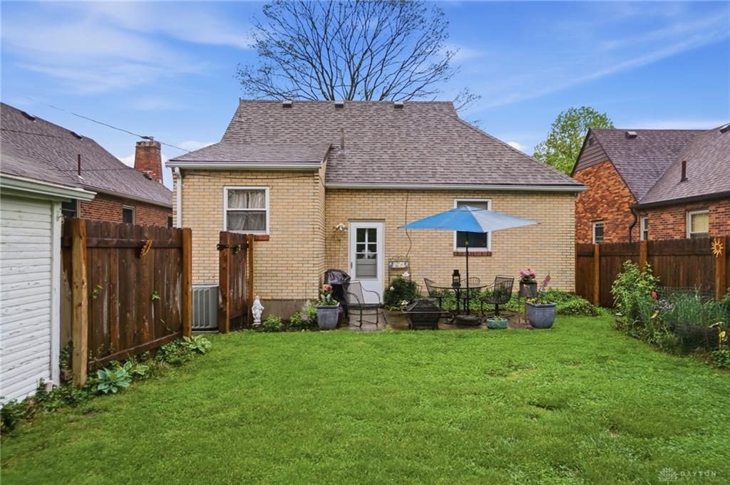 225 Cushing Property Photo 2