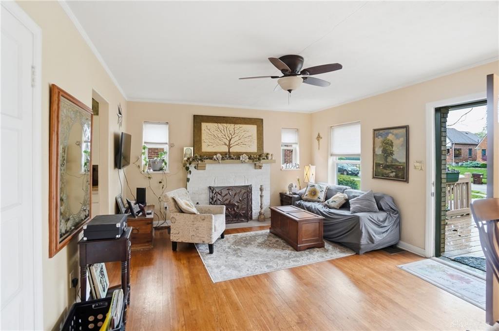 225 Cushing Property Photo 3