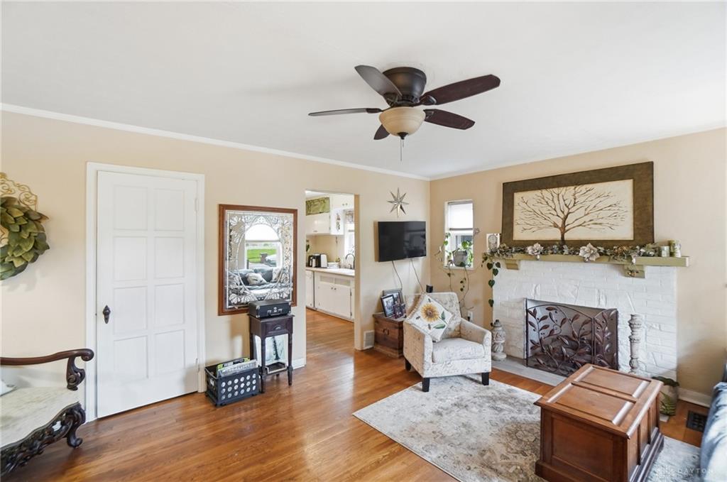 225 Cushing Property Photo 4