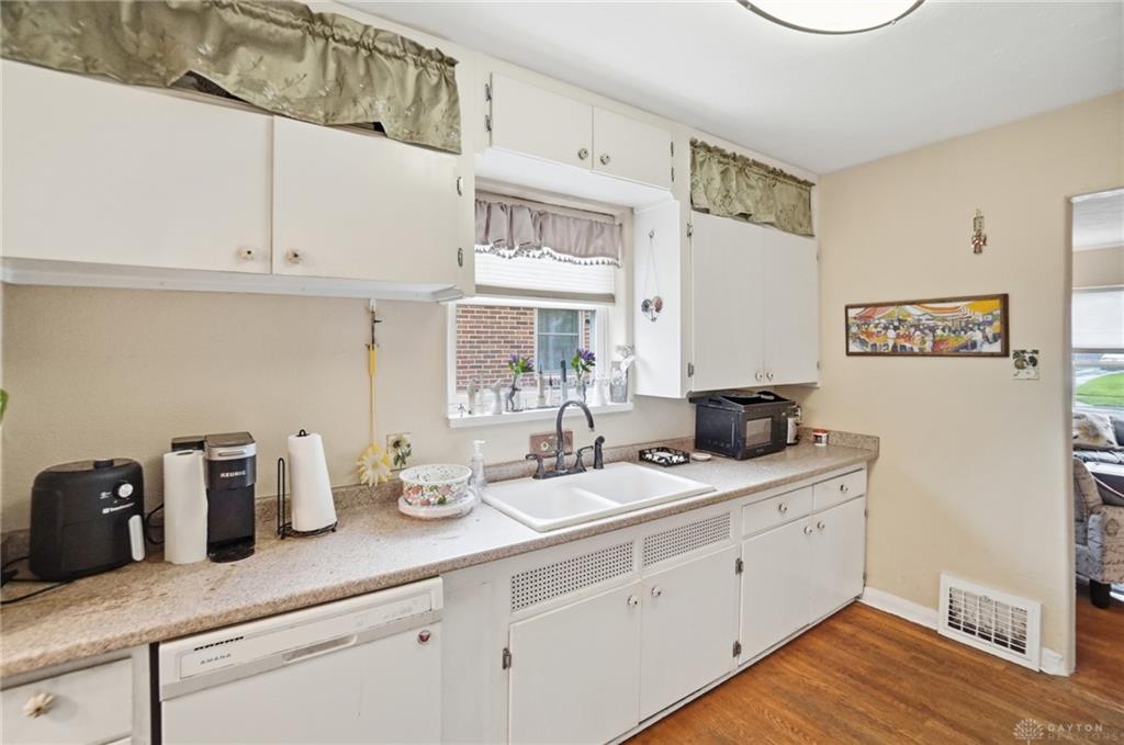 225 Cushing Property Photo 5