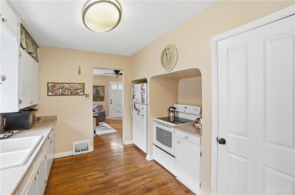 225 Cushing Property Photo 6