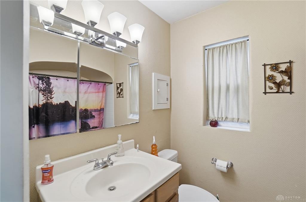 225 Cushing Property Photo 11