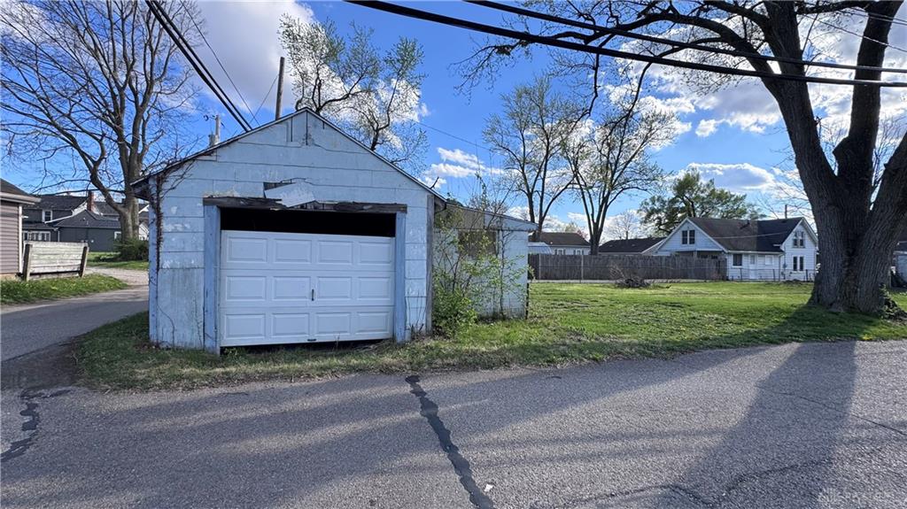 831 S Market Property Photo 7