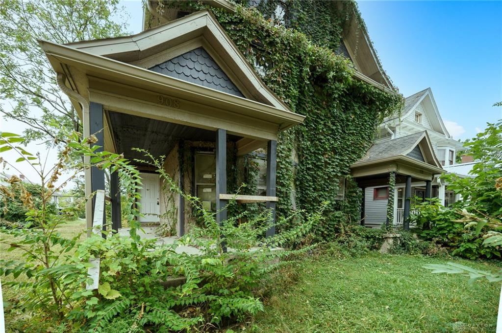 910 Harvard 908 Property Photo 1