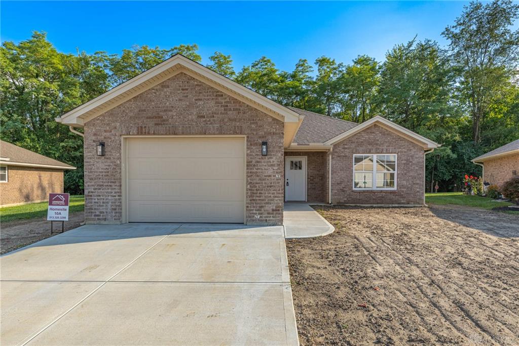137 Pebble Creek Property Photo 1