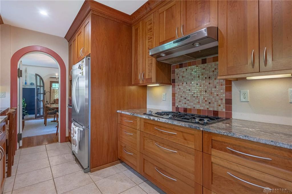 158 E Dixon Property Photo 15