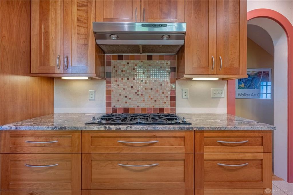 158 E Dixon Property Photo 16