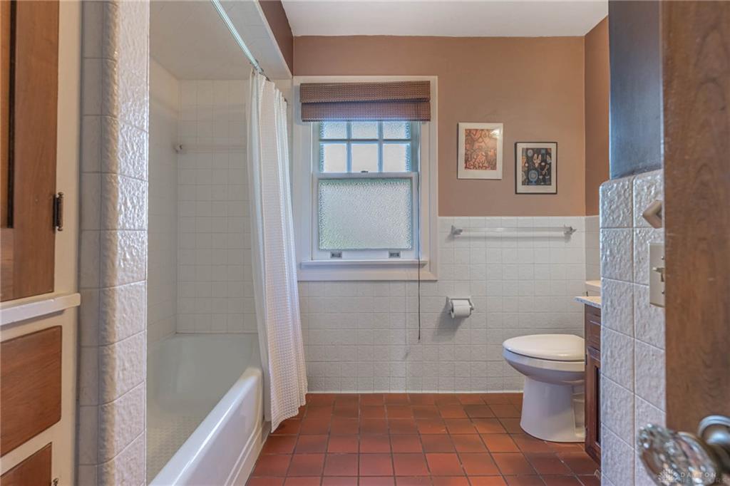 158 E Dixon Property Photo 37