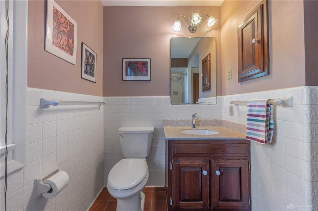 158 E Dixon Property Photo 38