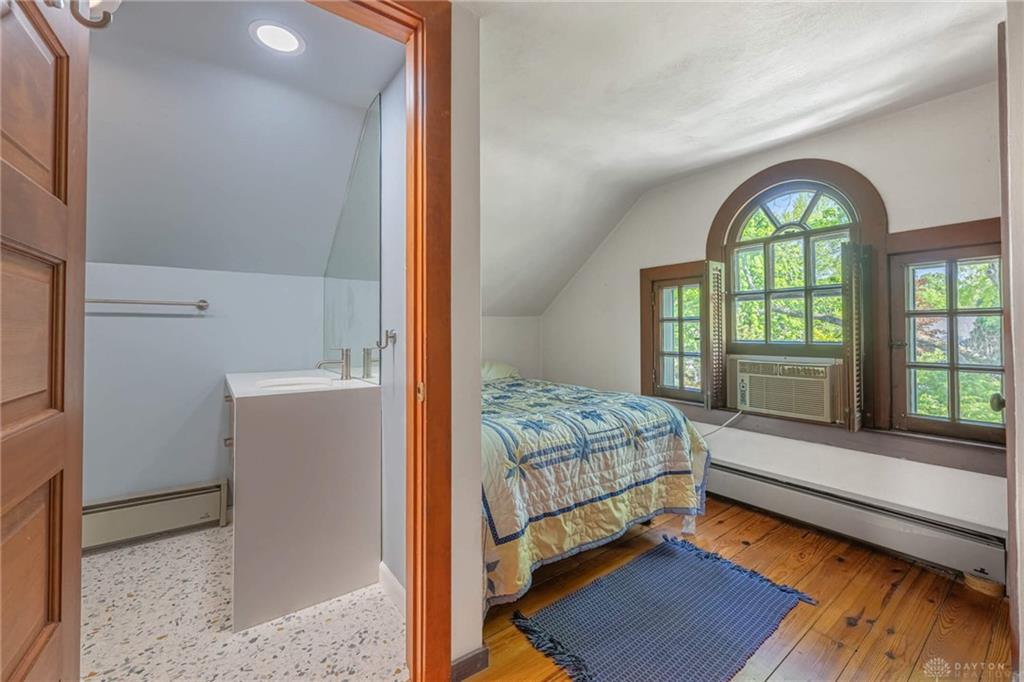 158 E Dixon Property Photo 43