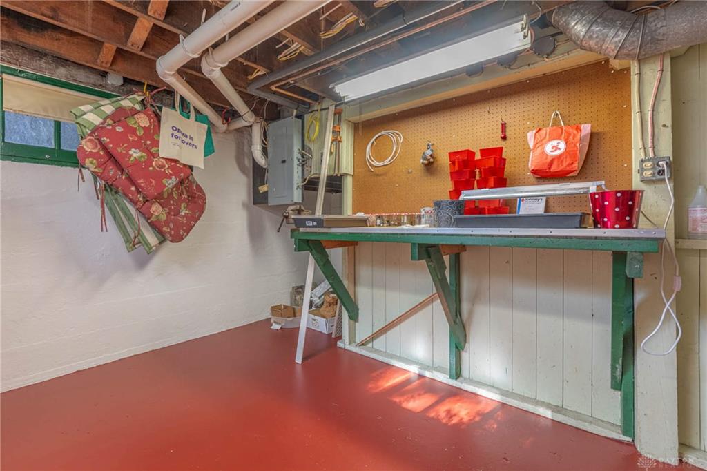 158 E Dixon Property Photo 49