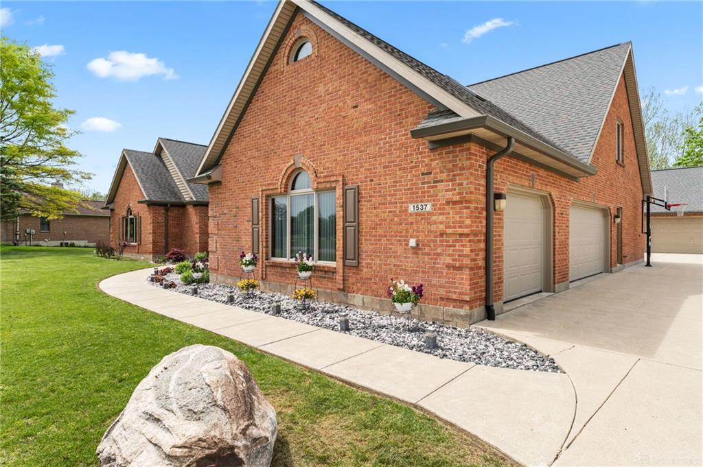 1537 Meadowlands Property Photo 4