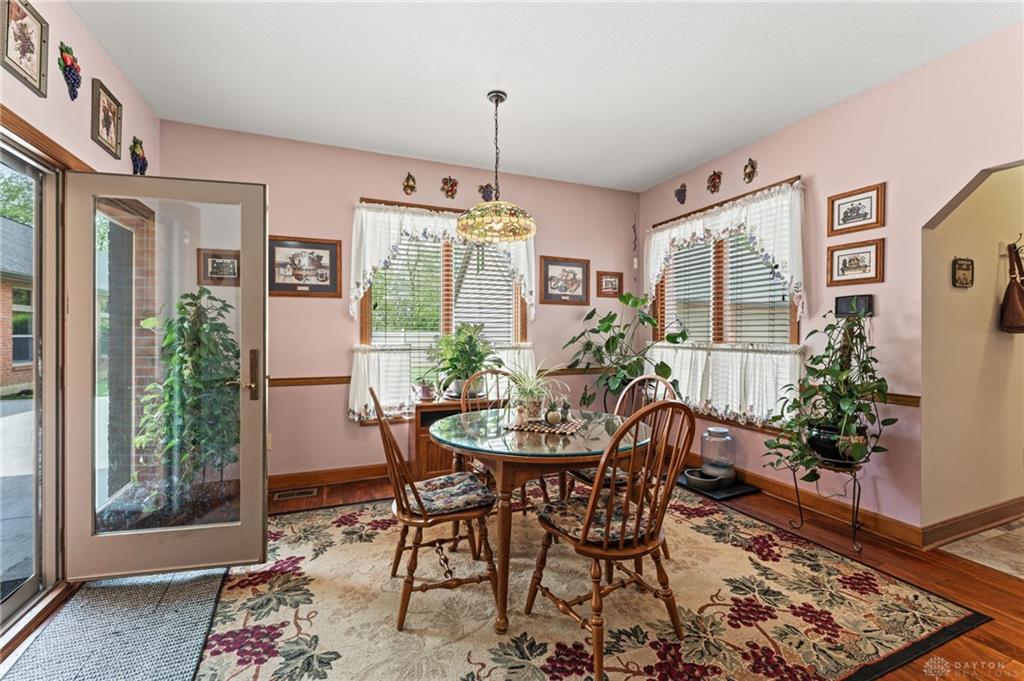 1537 Meadowlands Property Photo 18