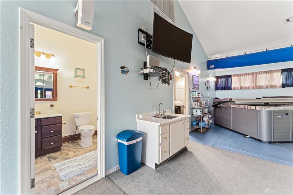 1537 Meadowlands Property Photo 38