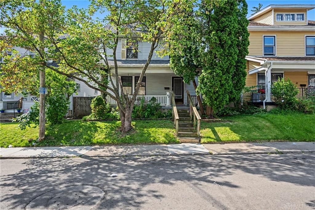 40 E Parkwood Property Photo 1