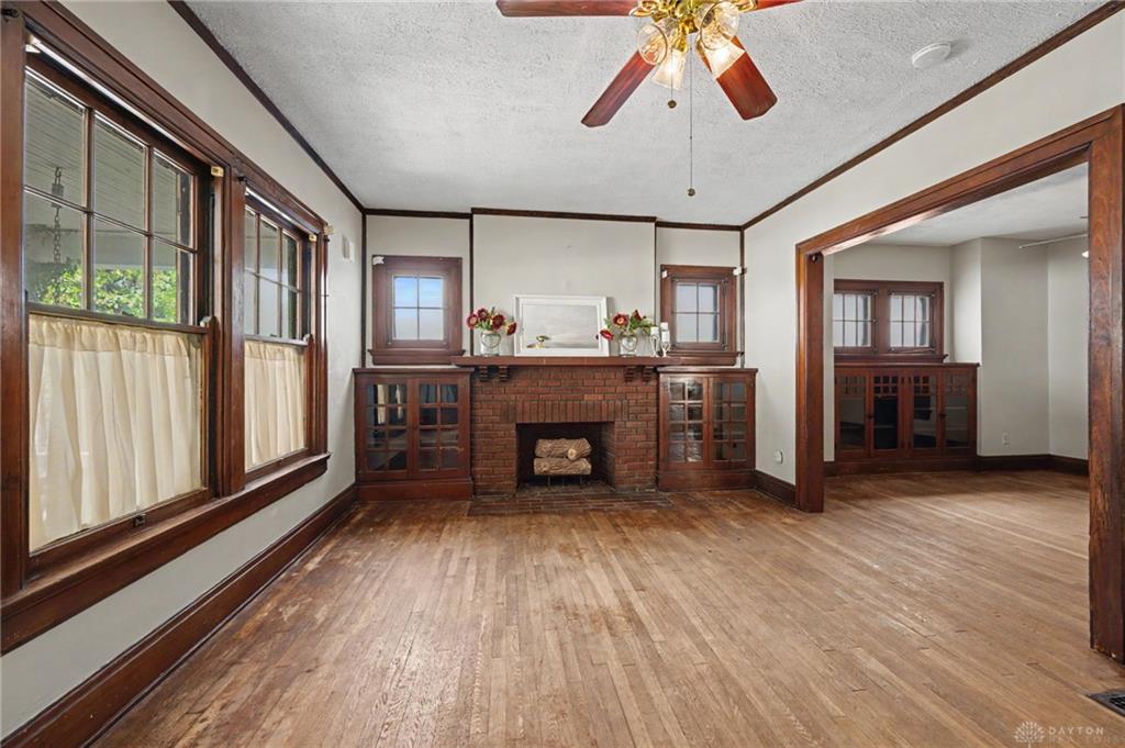 40 E Parkwood Property Photo 3