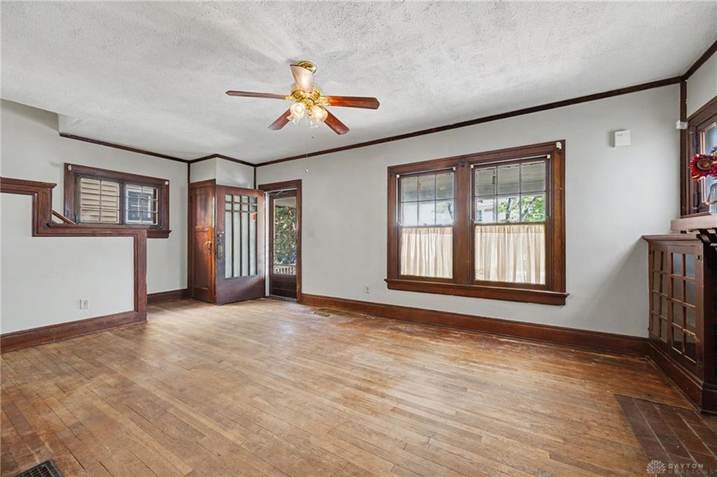 40 E Parkwood Property Photo 4