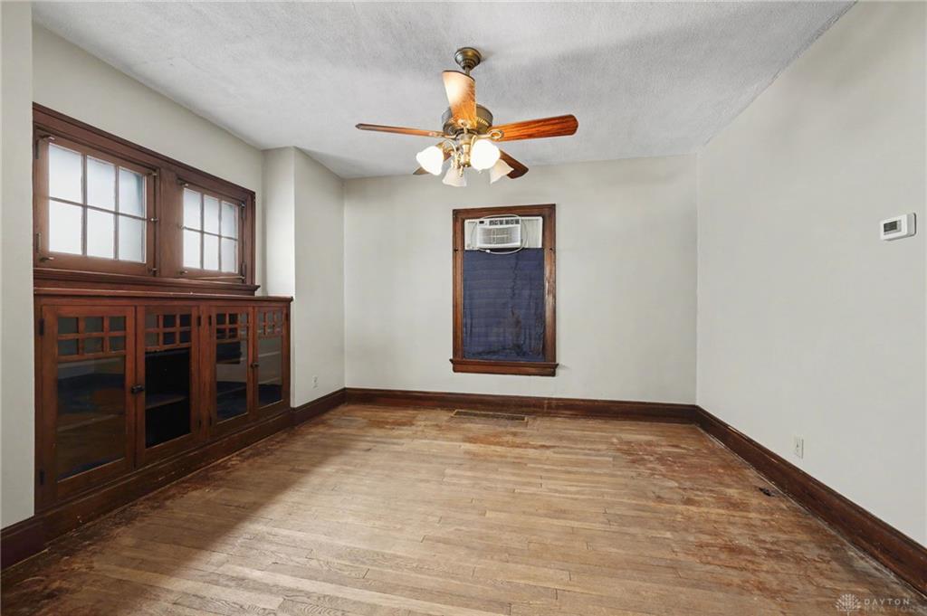 40 E Parkwood Property Photo 5
