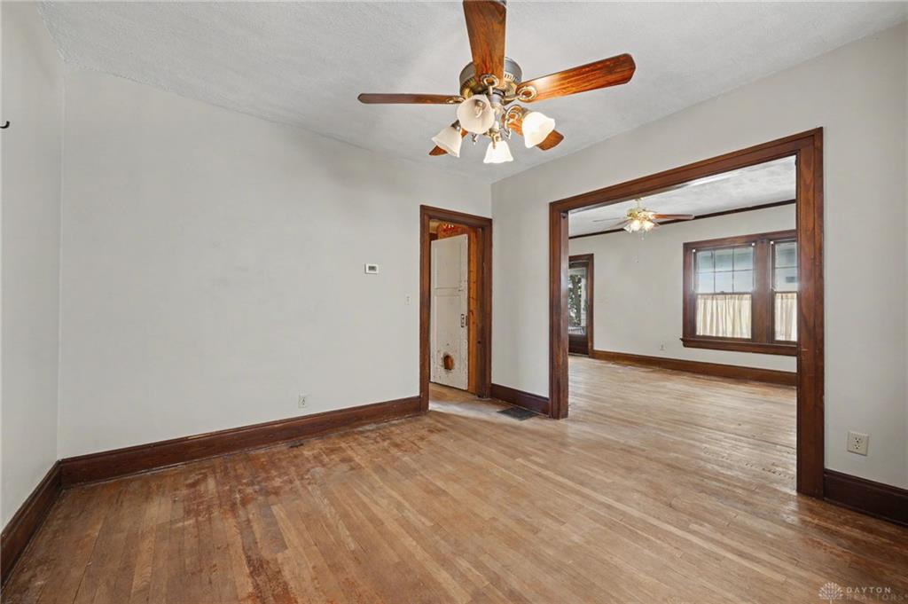 40 E Parkwood Property Photo 6