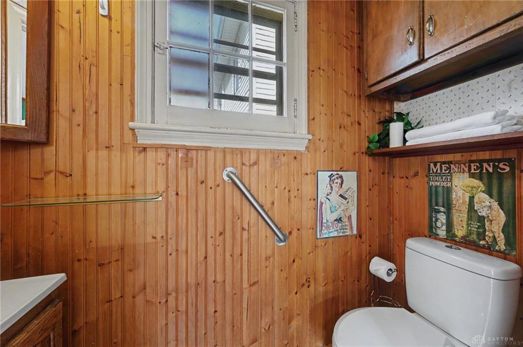 40 E Parkwood Property Photo 13
