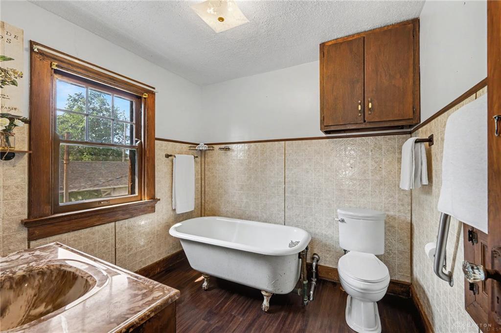 40 E Parkwood Property Photo 16
