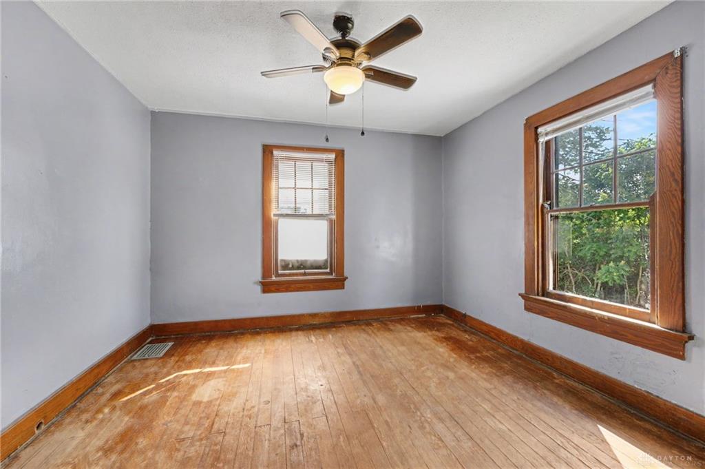 40 E Parkwood Property Photo 19