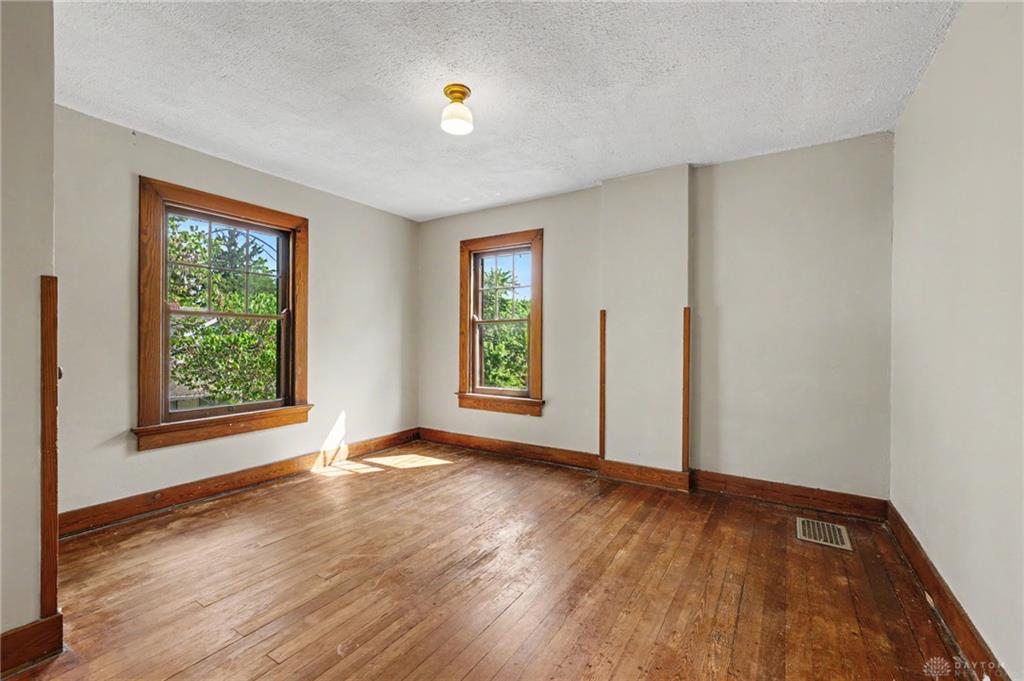 40 E Parkwood Property Photo 21