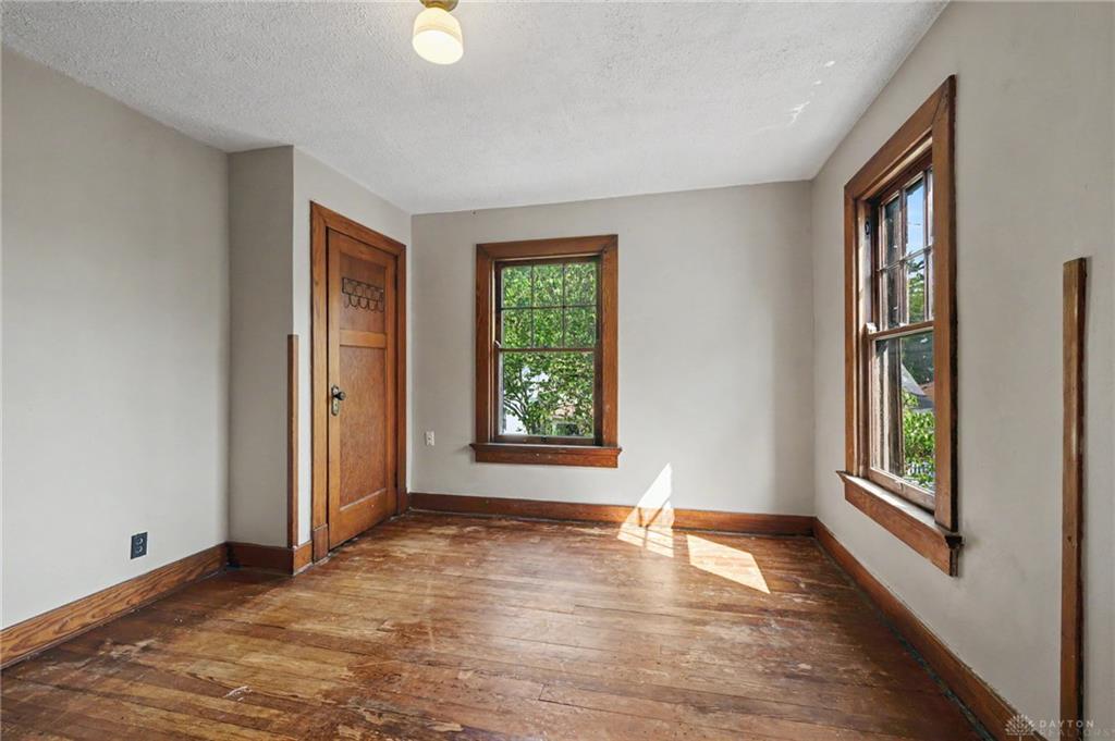 40 E Parkwood Property Photo 23