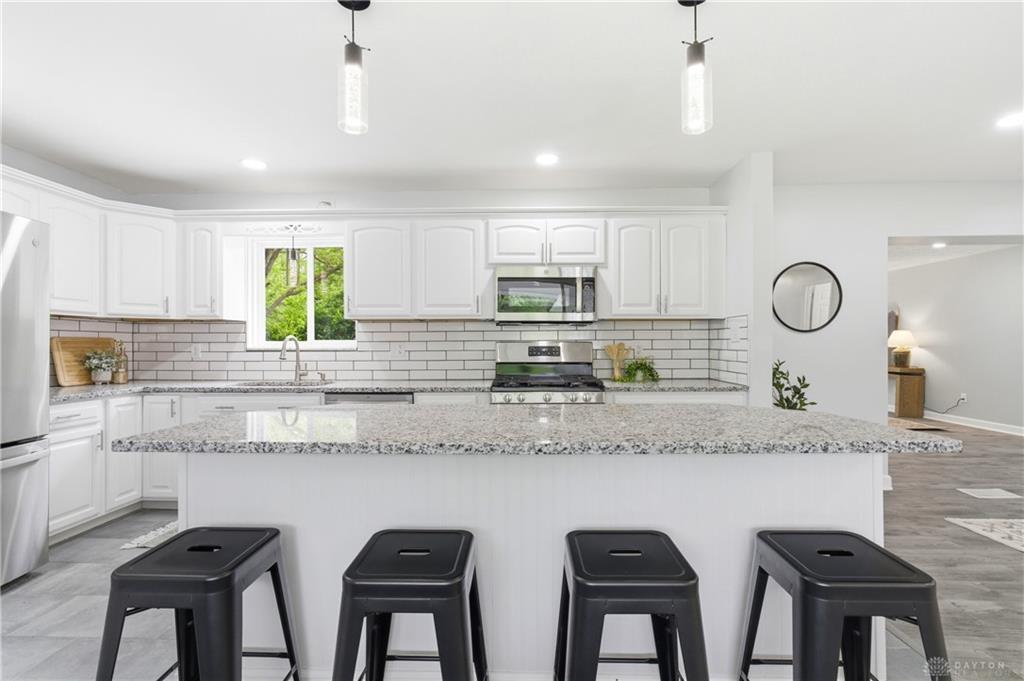 2529 Marinette Property Photo 10