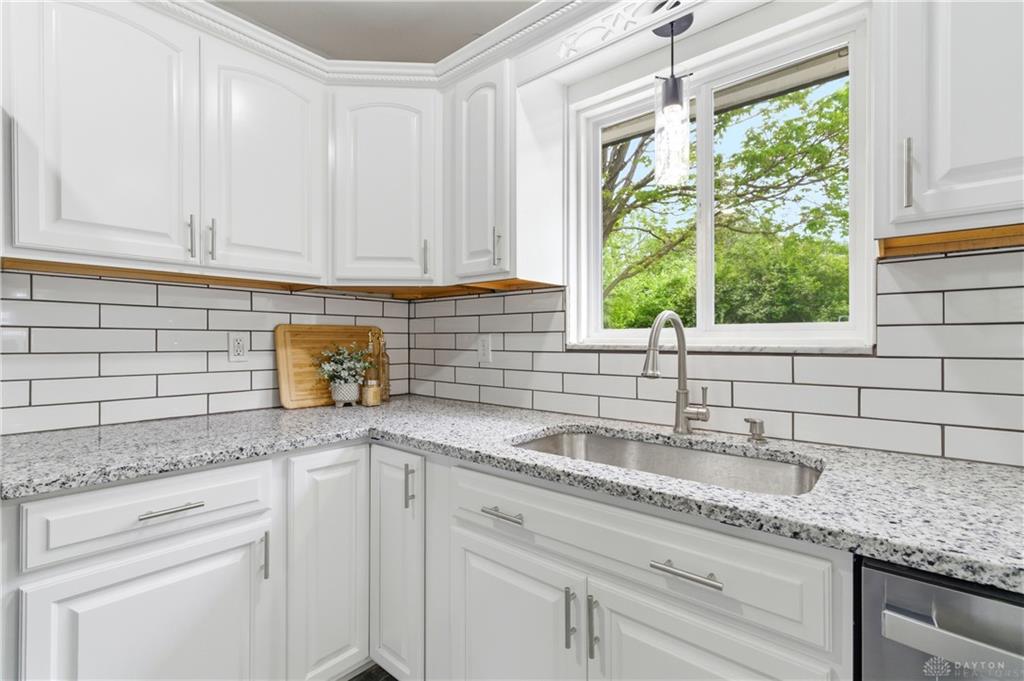 2529 Marinette Property Photo 14