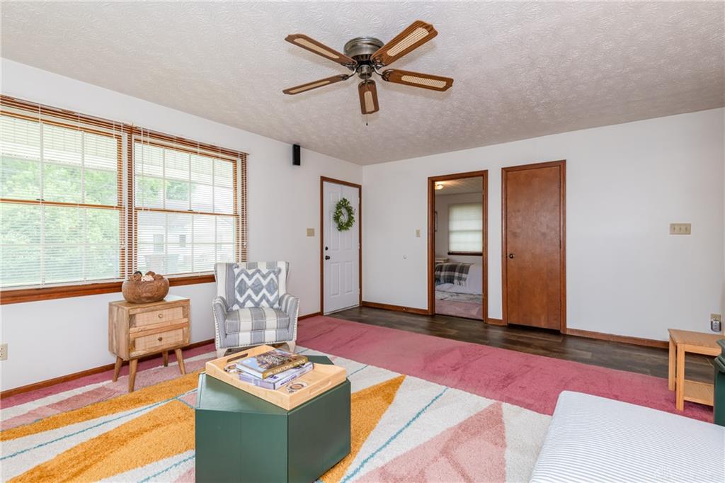 20 W Walnut Property Photo 8