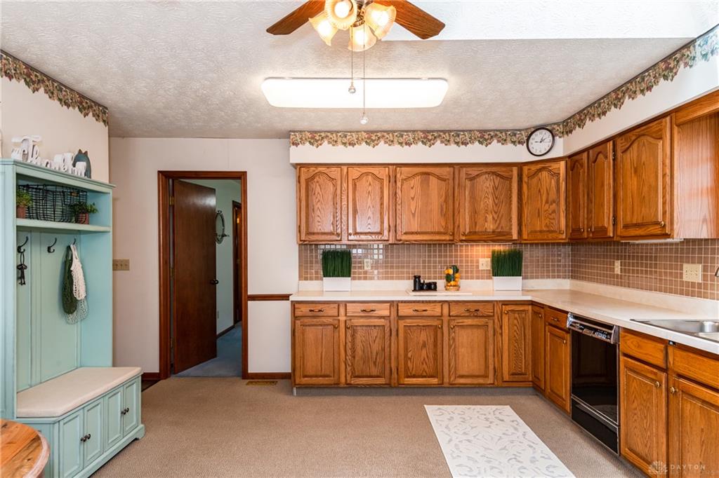 20 W Walnut Property Photo 17