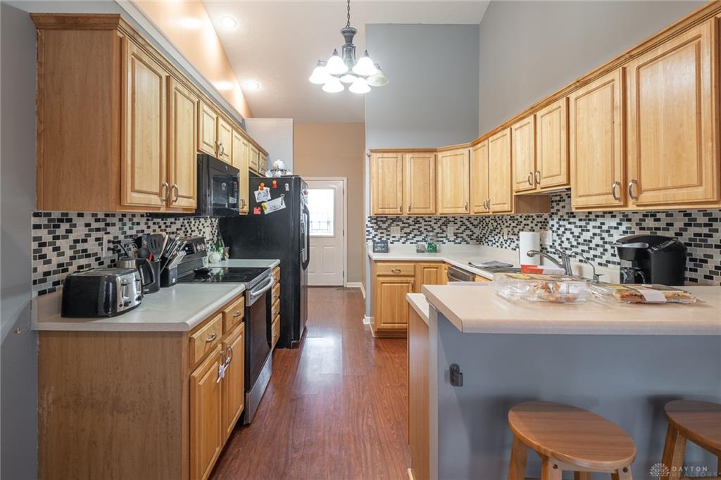 1192 Rockwell Property Photo 5