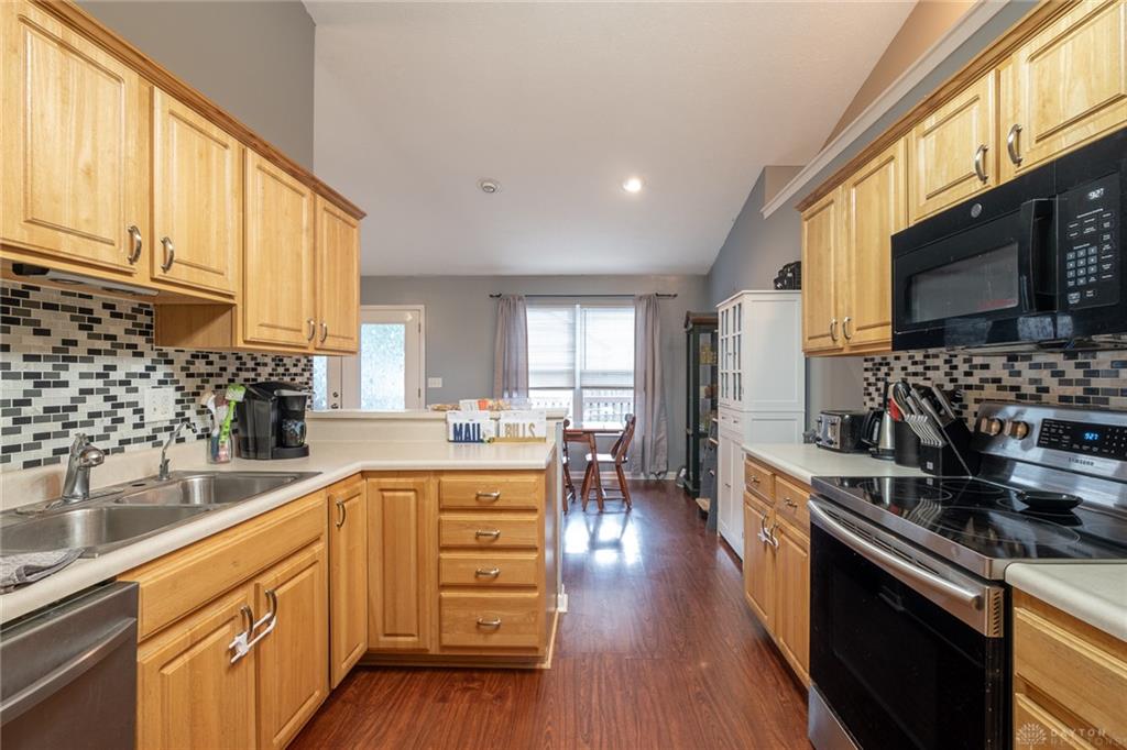 1192 Rockwell Property Photo 6