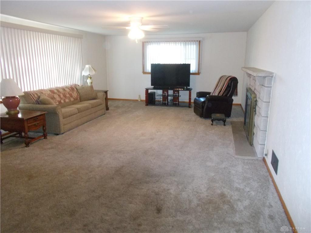 657 S Main Property Photo 2