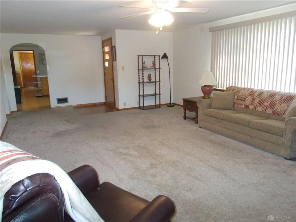 657 S Main Property Photo 4