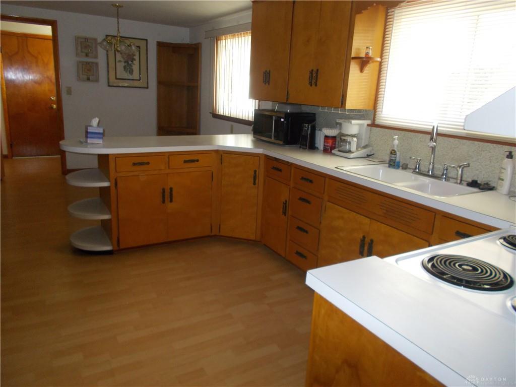 657 S Main Property Photo 5