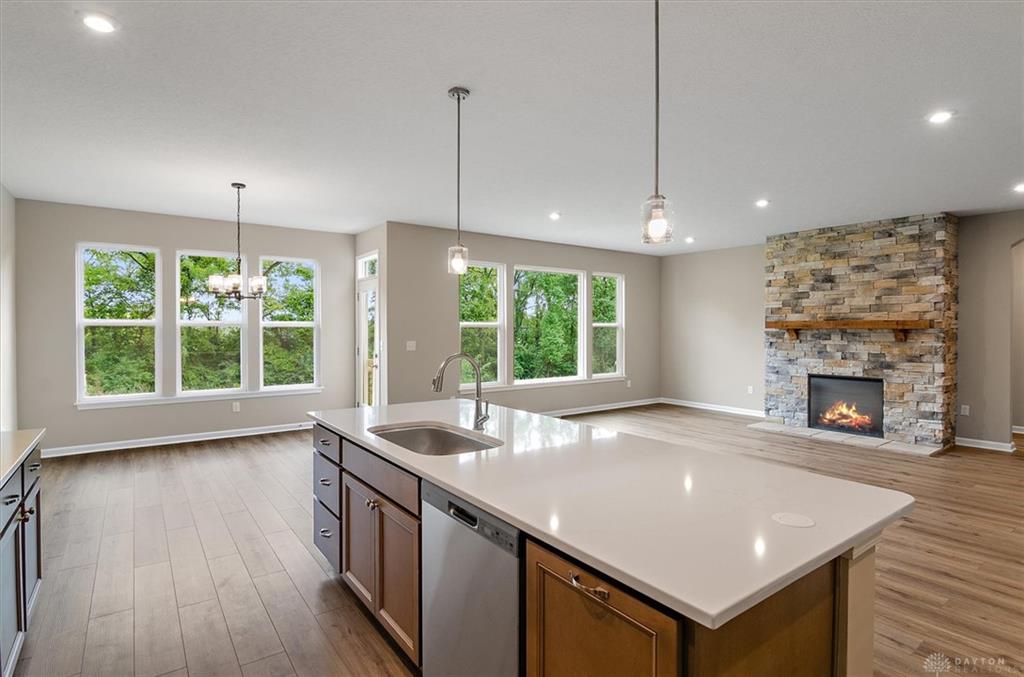 2552 Golden Leaf Property Photo 3