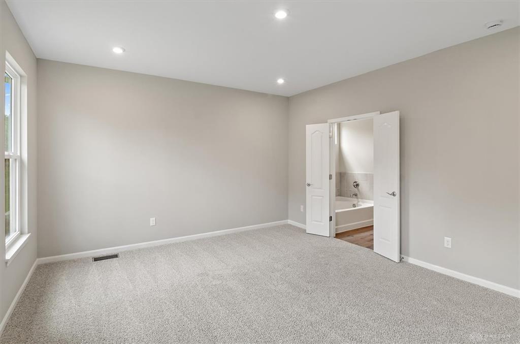 2552 Golden Leaf Property Photo 14