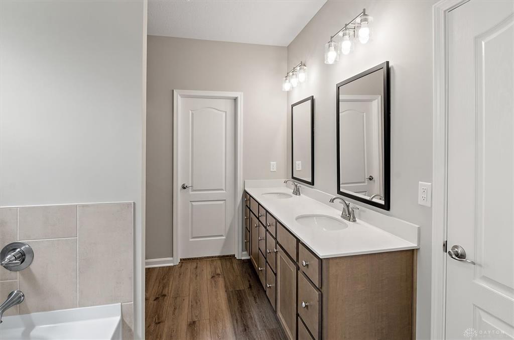 2552 Golden Leaf Property Photo 16