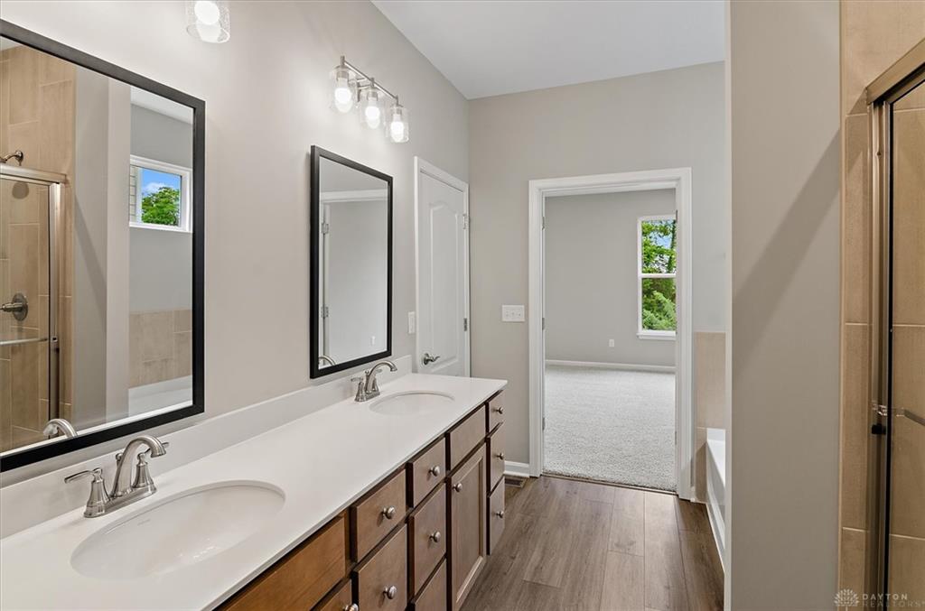 2552 Golden Leaf Property Photo 17