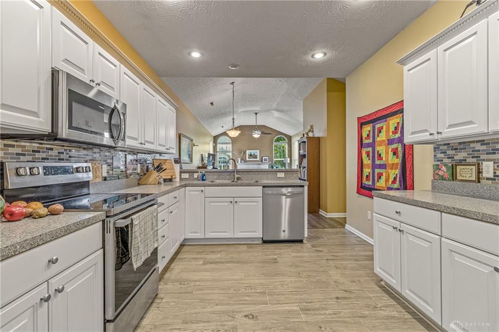 124 Abbey Property Photo 11
